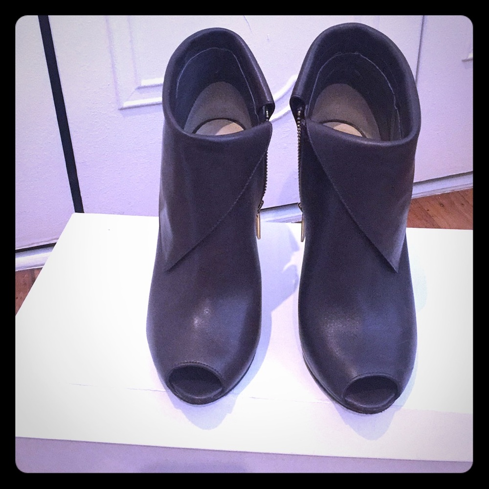 Michael Kors Kendraot peep toe bootie